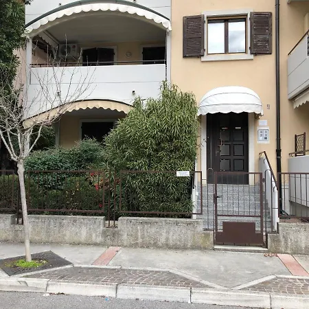 Dora Carducci Grado